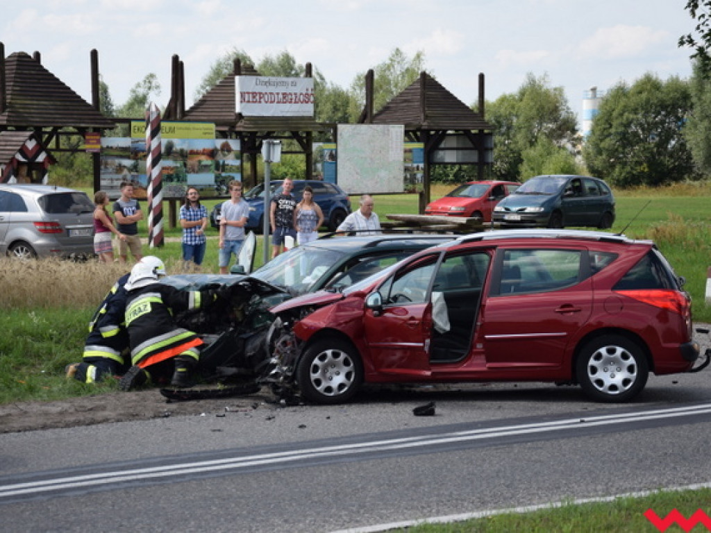 Wypadek na dawnej granicy w Borzykowie. Jedna osoba ranna przewieziona do szpitala