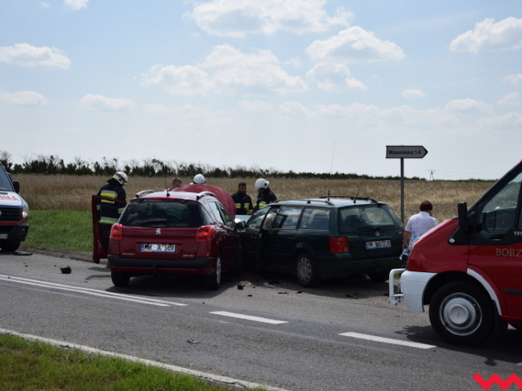 Wypadek na dawnej granicy w Borzykowie. Jedna osoba ranna przewieziona do szpitala