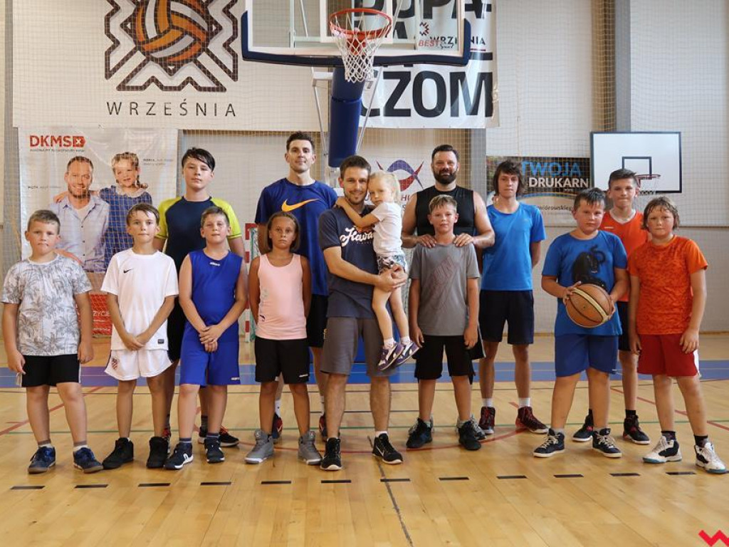Nie tylko klepanie piłki, ale nauka życia, czyli Klinika Koszykarska w amerykańskim stylu