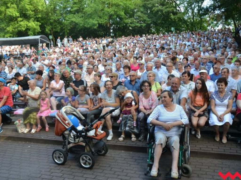 Claudia i Kasia Chwołka wciągnęły wrześnian do wspólnego śpiewania