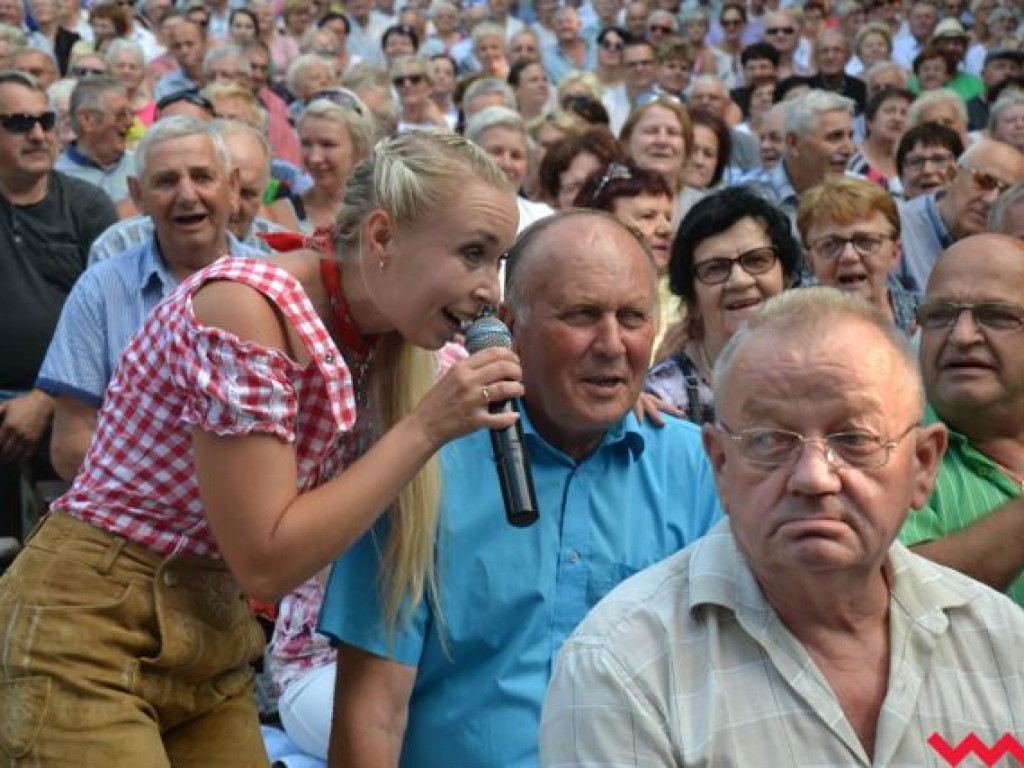 Claudia i Kasia Chwołka wciągnęły wrześnian do wspólnego śpiewania