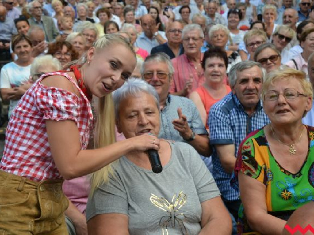 Claudia i Kasia Chwołka wciągnęły wrześnian do wspólnego śpiewania