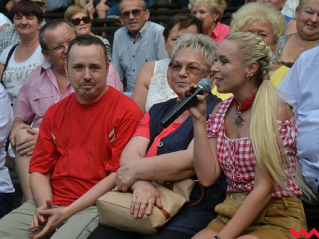 Claudia i Kasia Chwołka wciągnęły wrześnian do wspólnego śpiewania