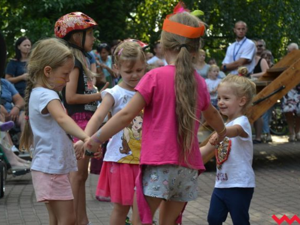 Claudia i Kasia Chwołka wciągnęły wrześnian do wspólnego śpiewania