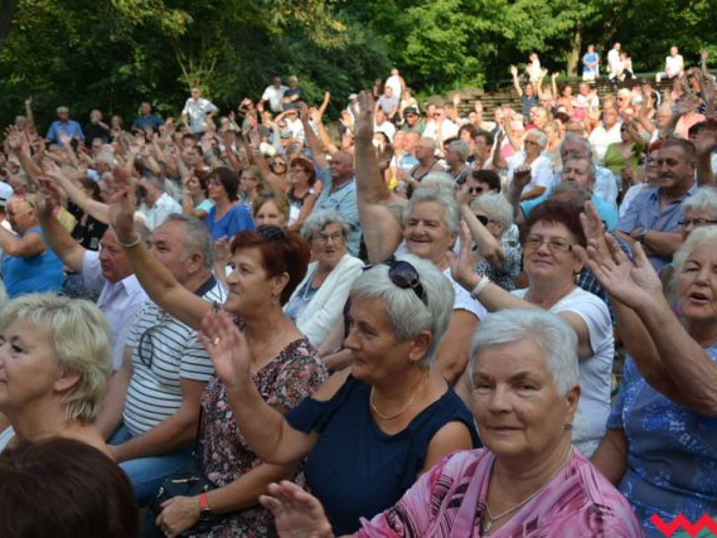 Claudia i Kasia Chwołka wciągnęły wrześnian do wspólnego śpiewania