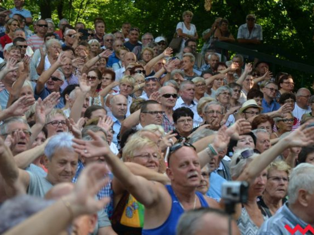 Claudia i Kasia Chwołka wciągnęły wrześnian do wspólnego śpiewania