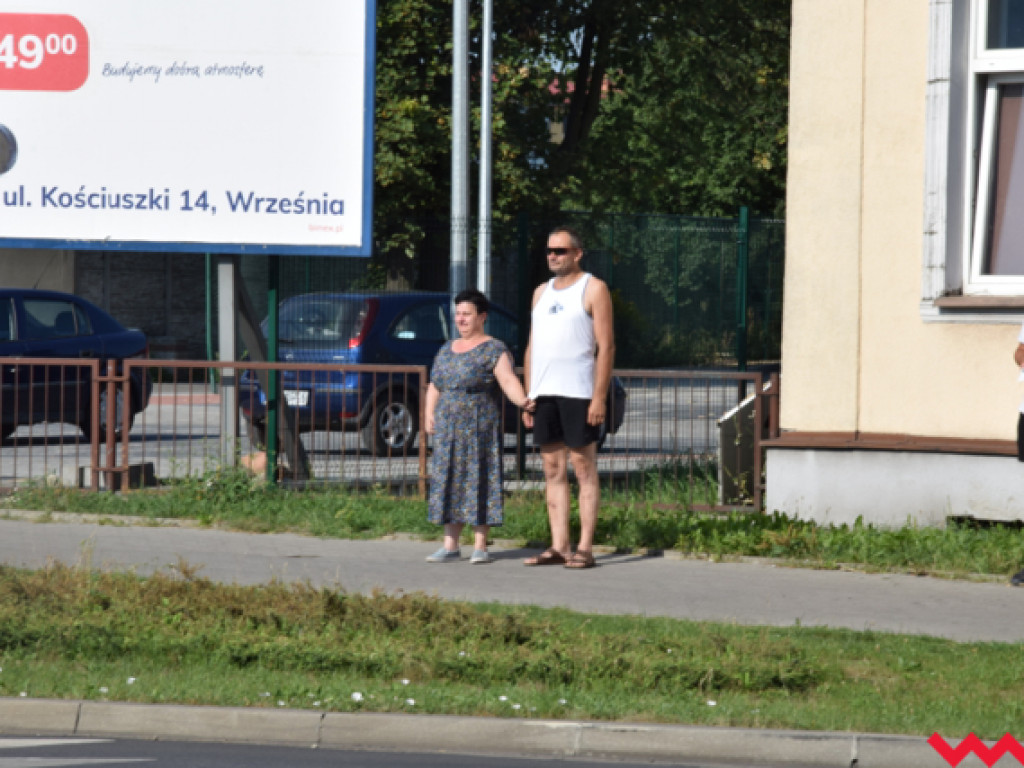 Września pamięta o powstańcach warszawskich. Uroczystość na rondzie w 74. rocznicę