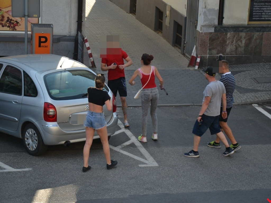 Damsko-męska bójka pod naszą redakcją. Policja pojawiła się błyskawicznie