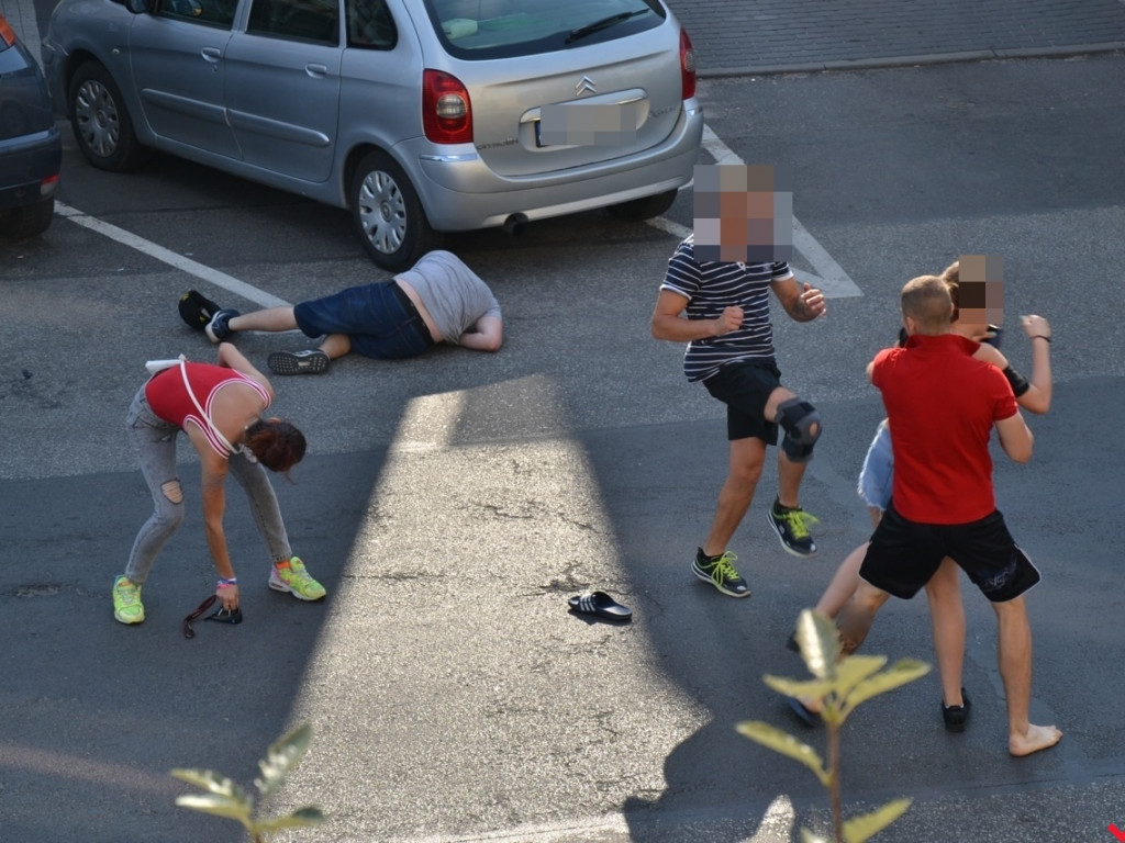Damsko-męska bójka pod naszą redakcją. Policja pojawiła się błyskawicznie