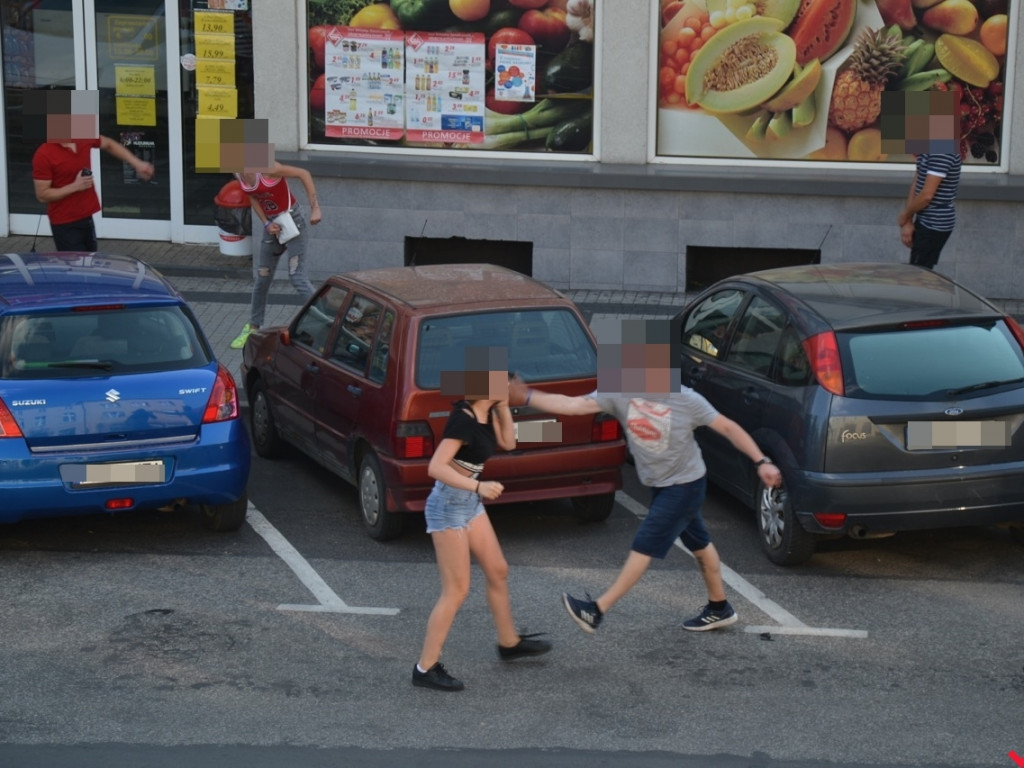 Damsko-męska bójka pod naszą redakcją. Policja pojawiła się błyskawicznie
