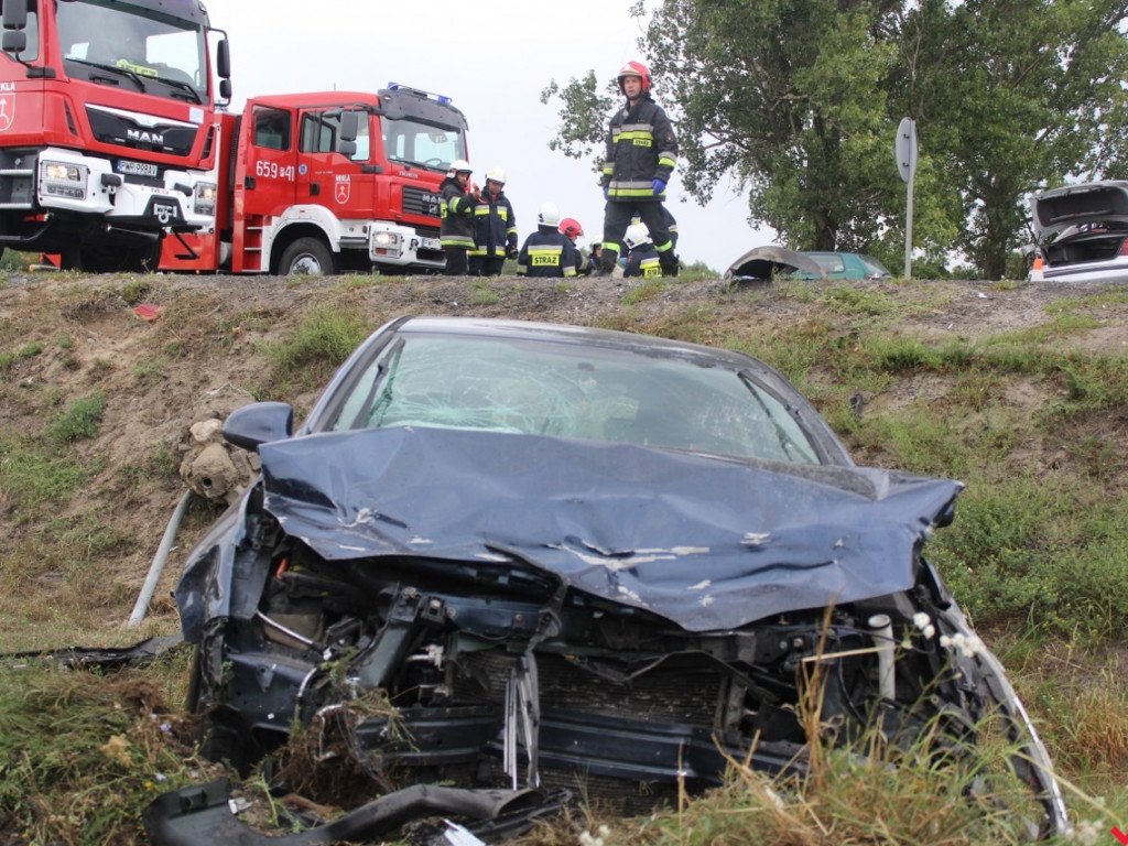 Zderzenie dwóch osobówek w Nekli. Siedem osób poszkodowanych