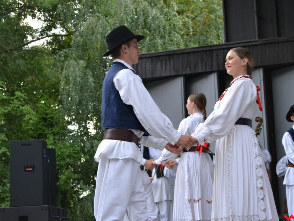 Pod urokiem folkloru. Zespoły z całego świata we wrzesińskim amfiteatrze