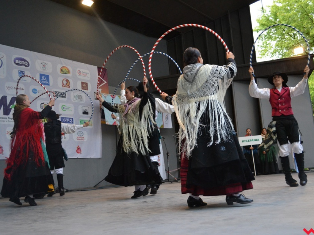 Pod urokiem folkloru. Zespoły z całego świata we wrzesińskim amfiteatrze