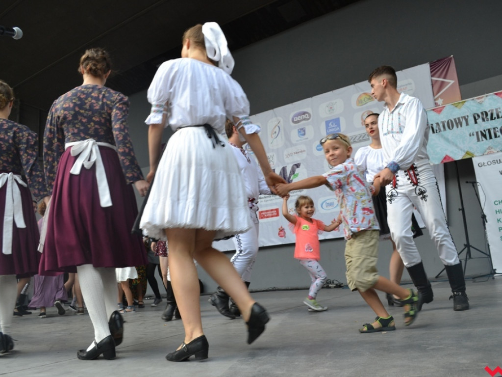 Pod urokiem folkloru. Zespoły z całego świata we wrzesińskim amfiteatrze