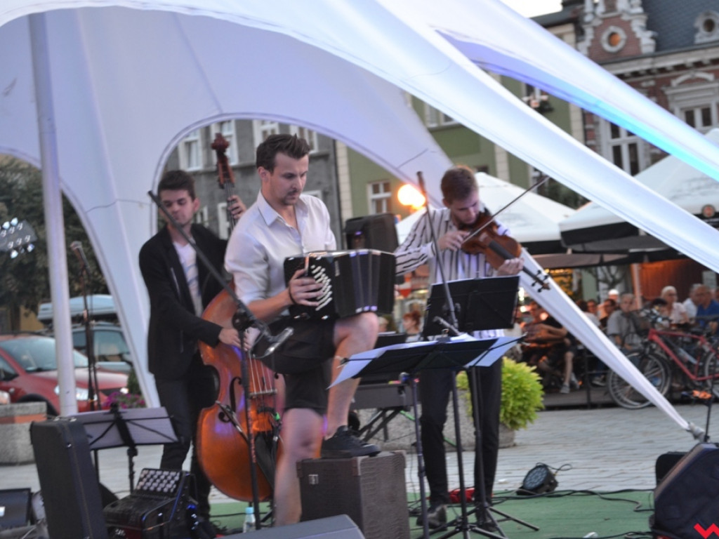 Zmysłowe tango z nutą jazzu. Doskonały koncert Bandonegro na rynku