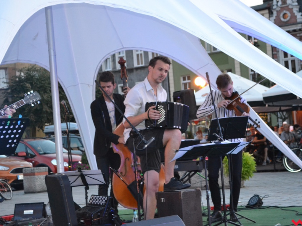 Zmysłowe tango z nutą jazzu. Doskonały koncert Bandonegro na rynku