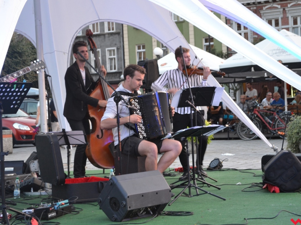 Zmysłowe tango z nutą jazzu. Doskonały koncert Bandonegro na rynku