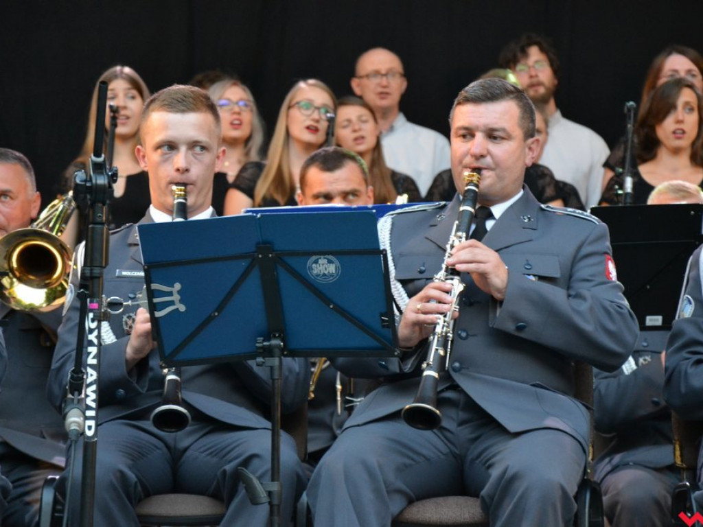 Umiarkowane zainteresowanie na patriotycznym koncercie wojskowej orkiestry