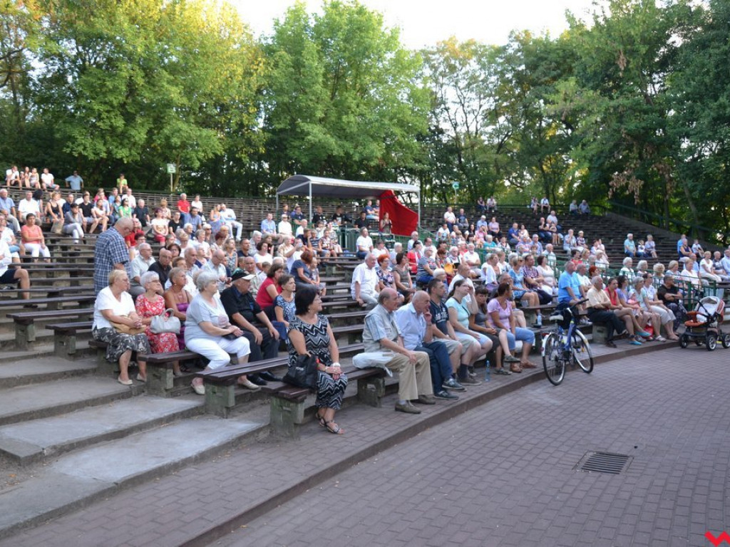 Umiarkowane zainteresowanie na patriotycznym koncercie wojskowej orkiestry