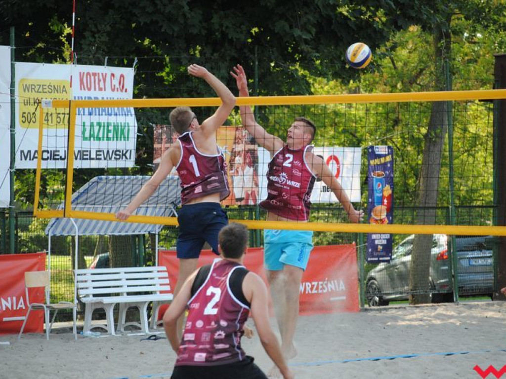 Kolejny turniej Plaża Wrze w toku. Sukces siatkarzy z Wrześni