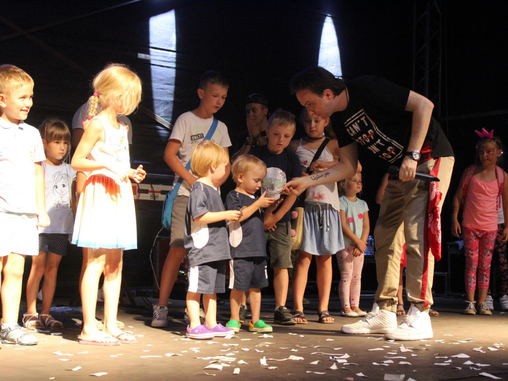 Odjazdowa zabawa w rytmie dance. Muzyczny weekend w Nekli rozpoczęty