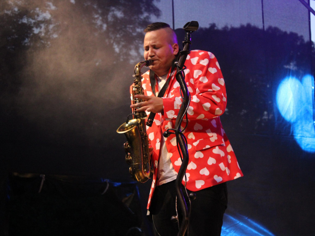 Odjazdowa zabawa w rytmie dance. Muzyczny weekend w Nekli rozpoczęty