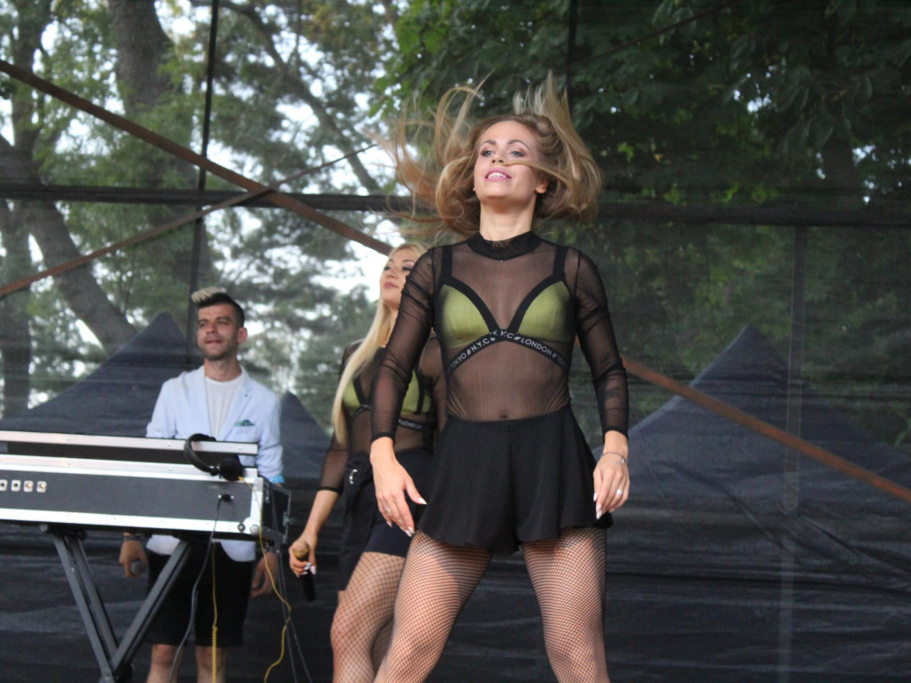 Odjazdowa zabawa w rytmie dance. Muzyczny weekend w Nekli rozpoczęty