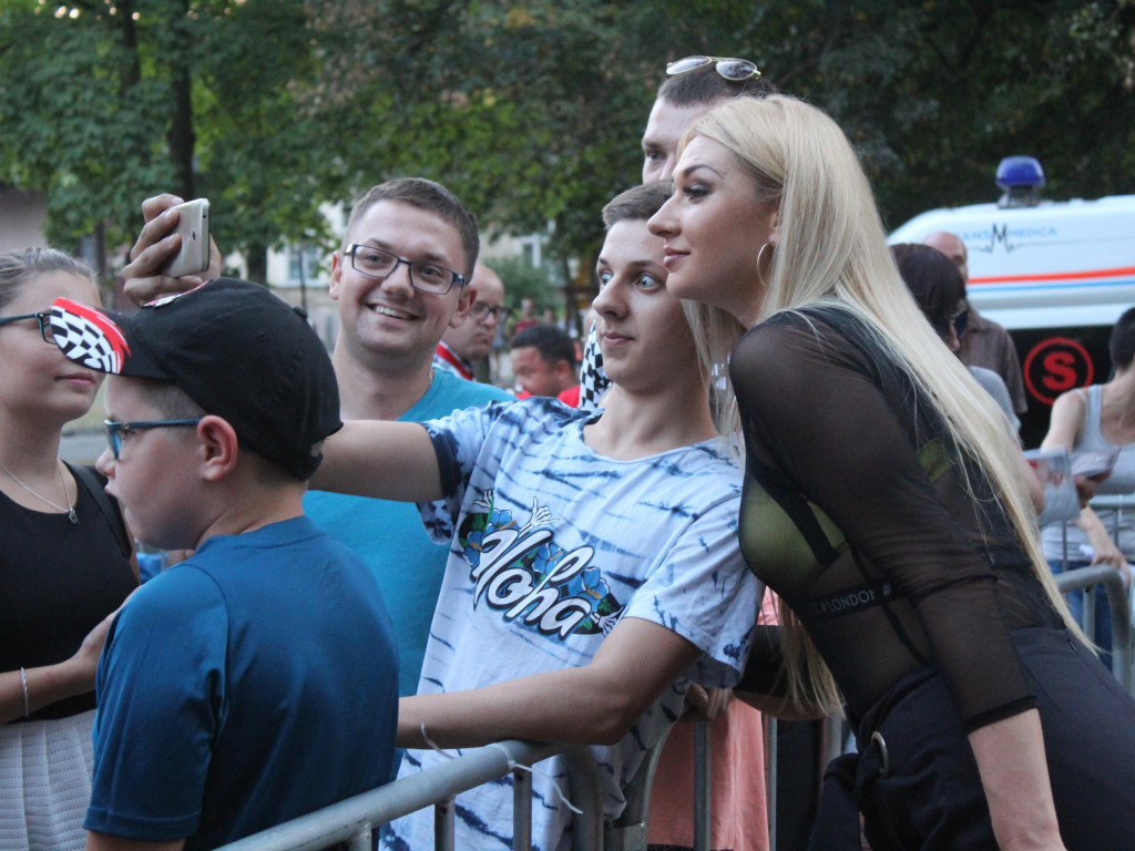 Odjazdowa zabawa w rytmie dance. Muzyczny weekend w Nekli rozpoczęty