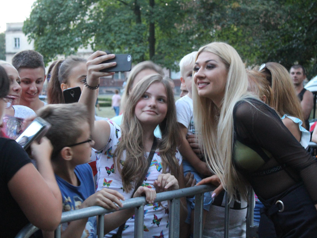 Odjazdowa zabawa w rytmie dance. Muzyczny weekend w Nekli rozpoczęty