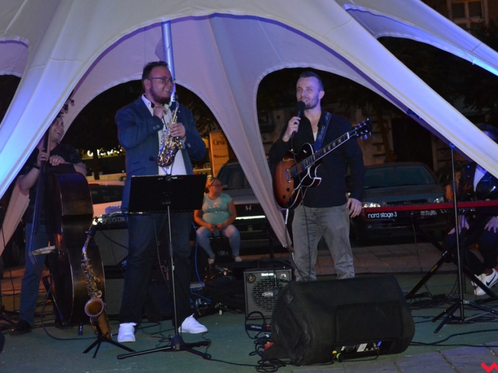 Jazz w stanie czystym czyli Global Schwung Quintet na wrzesińskim rynku