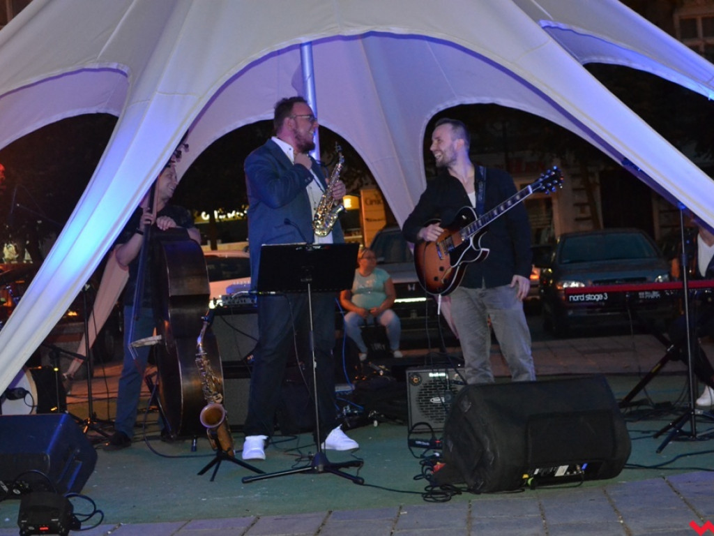 Jazz w stanie czystym czyli Global Schwung Quintet na wrzesińskim rynku
