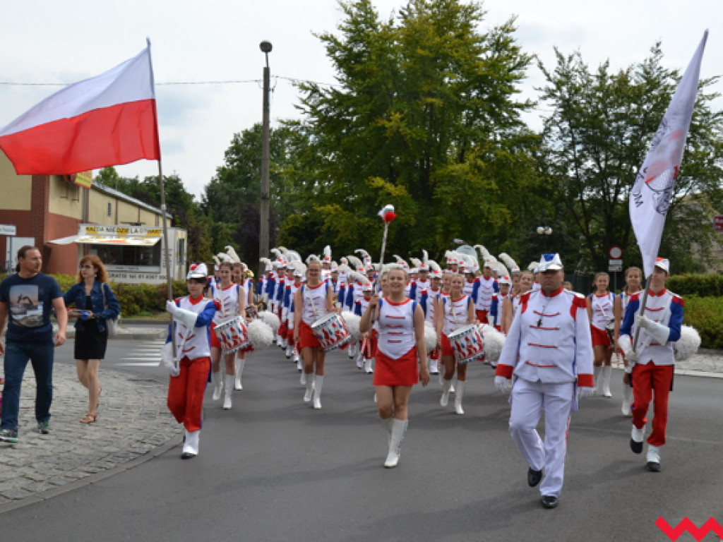 Batuty i buławy zaczarowały miasto. Trwa XIII Wrzesiński Festiwal Orkiestr Dętych