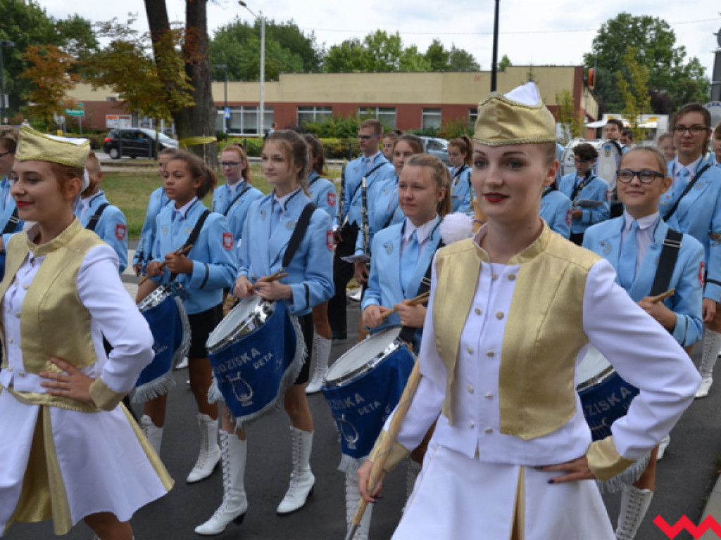 Batuty i buławy zaczarowały miasto. Trwa XIII Wrzesiński Festiwal Orkiestr Dętych