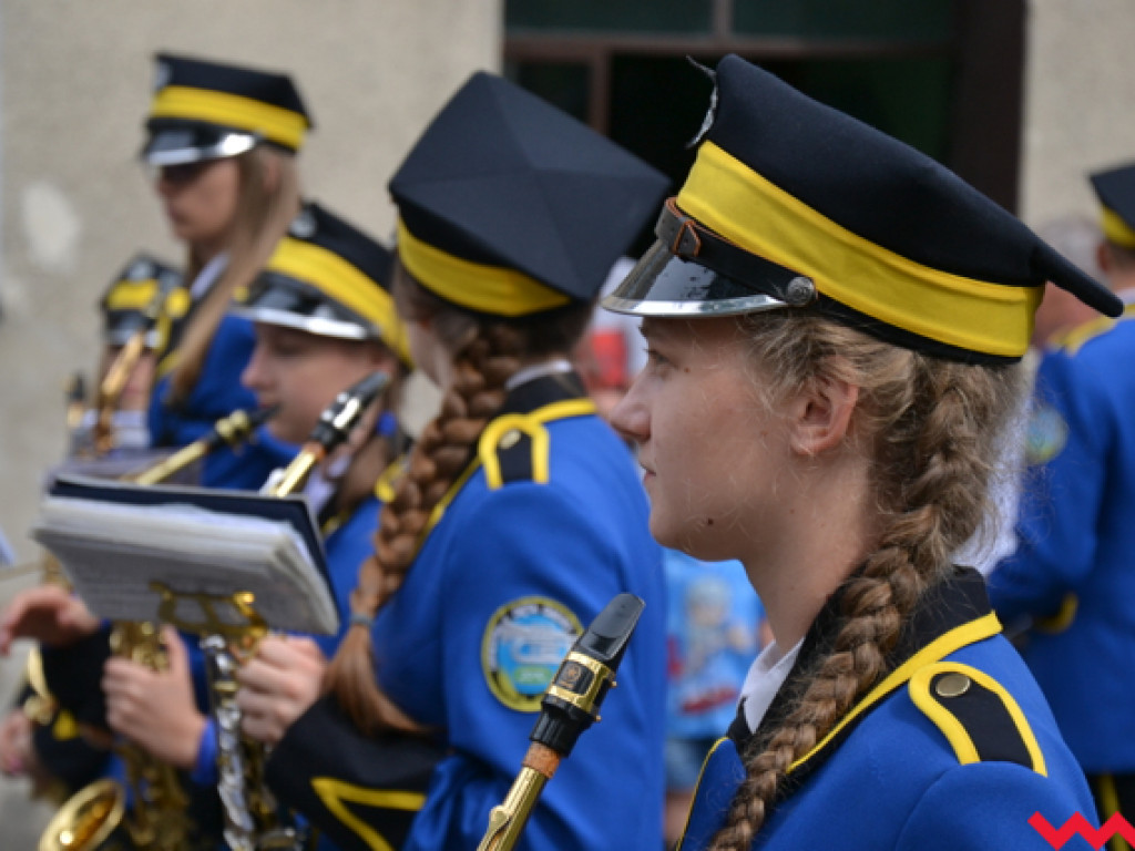 Batuty i buławy zaczarowały miasto. Trwa XIII Wrzesiński Festiwal Orkiestr Dętych