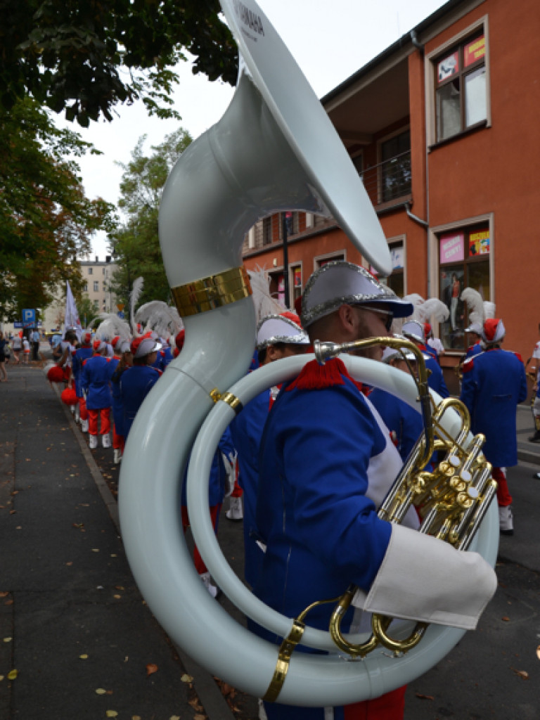 Batuty i buławy zaczarowały miasto. Trwa XIII Wrzesiński Festiwal Orkiestr Dętych