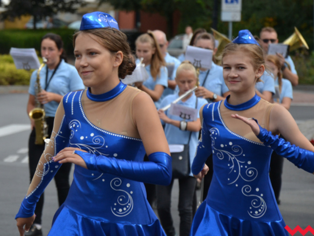 Batuty i buławy zaczarowały miasto. Trwa XIII Wrzesiński Festiwal Orkiestr Dętych