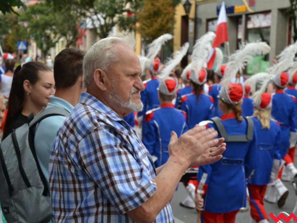 Batuty i buławy zaczarowały miasto. Trwa XIII Wrzesiński Festiwal Orkiestr Dętych