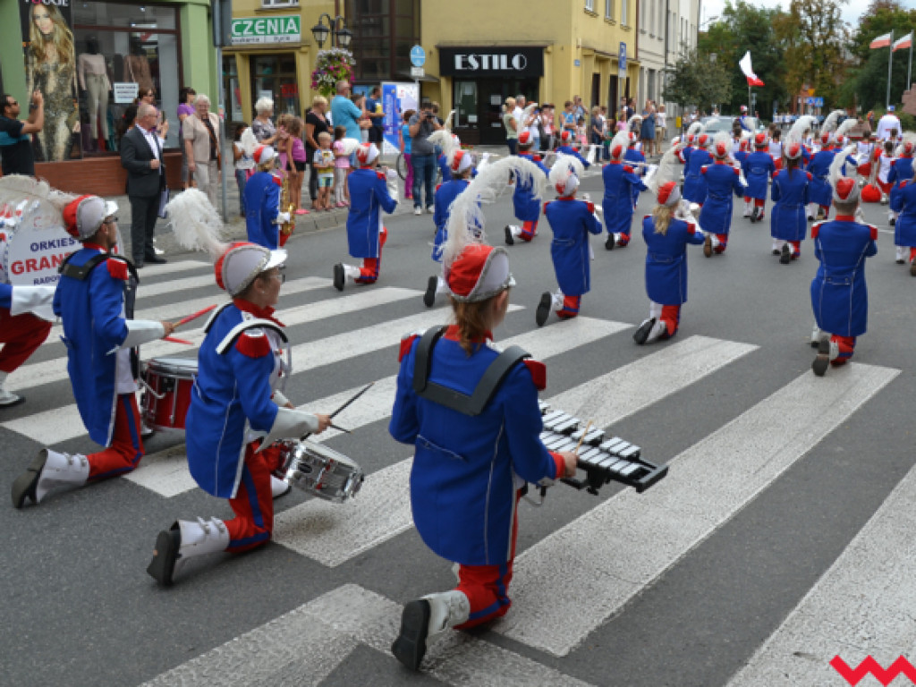 Batuty i buławy zaczarowały miasto. Trwa XIII Wrzesiński Festiwal Orkiestr Dętych