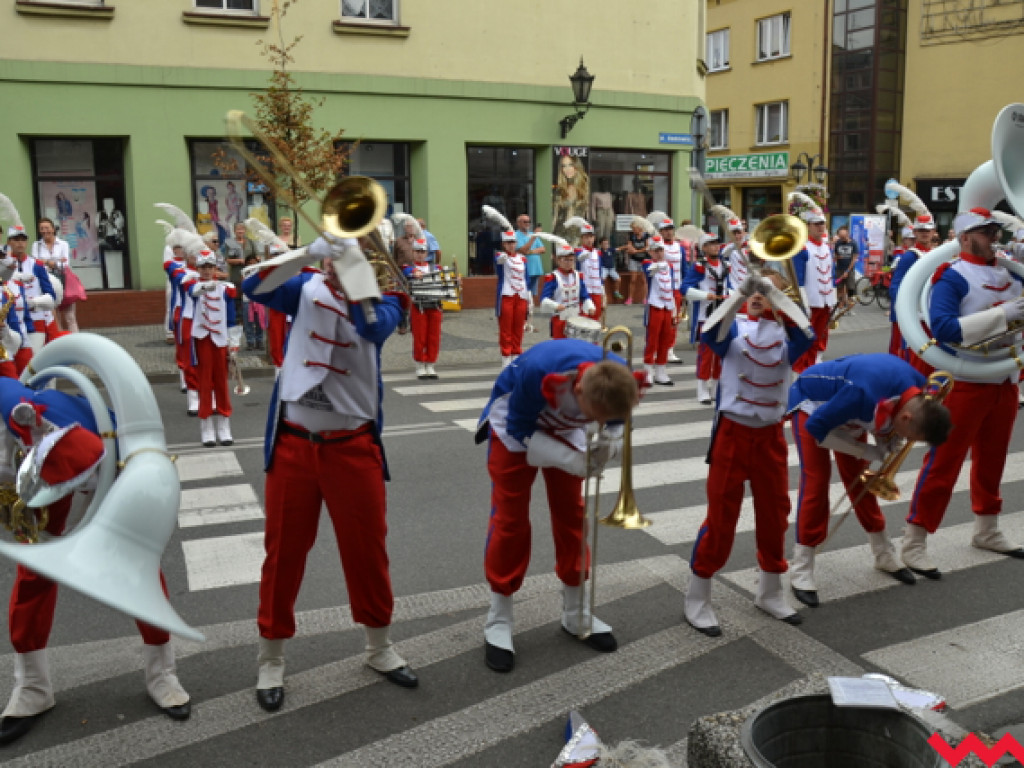 Batuty i buławy zaczarowały miasto. Trwa XIII Wrzesiński Festiwal Orkiestr Dętych
