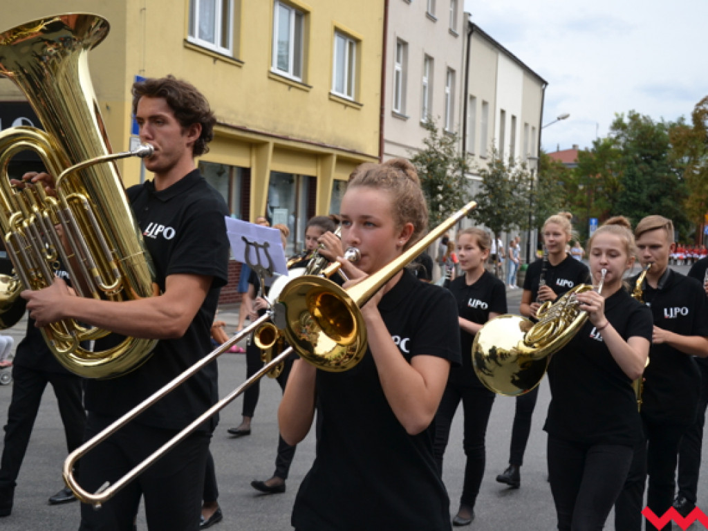 Batuty i buławy zaczarowały miasto. Trwa XIII Wrzesiński Festiwal Orkiestr Dętych