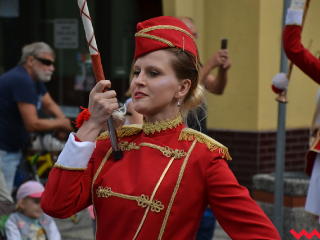 Batuty i buławy zaczarowały miasto. Trwa XIII Wrzesiński Festiwal Orkiestr Dętych