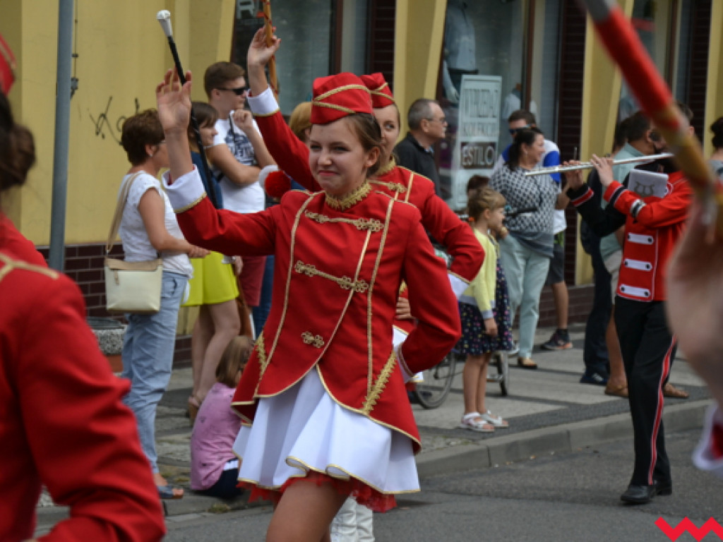 Batuty i buławy zaczarowały miasto. Trwa XIII Wrzesiński Festiwal Orkiestr Dętych