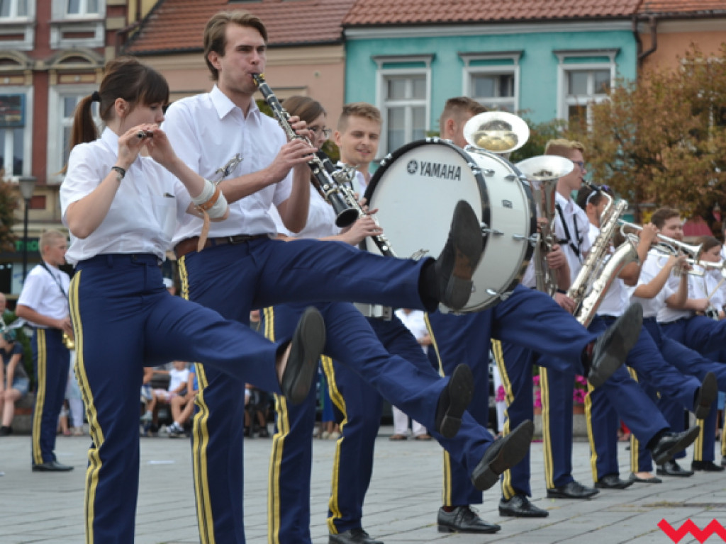 Batuty i buławy zaczarowały miasto. Trwa XIII Wrzesiński Festiwal Orkiestr Dętych