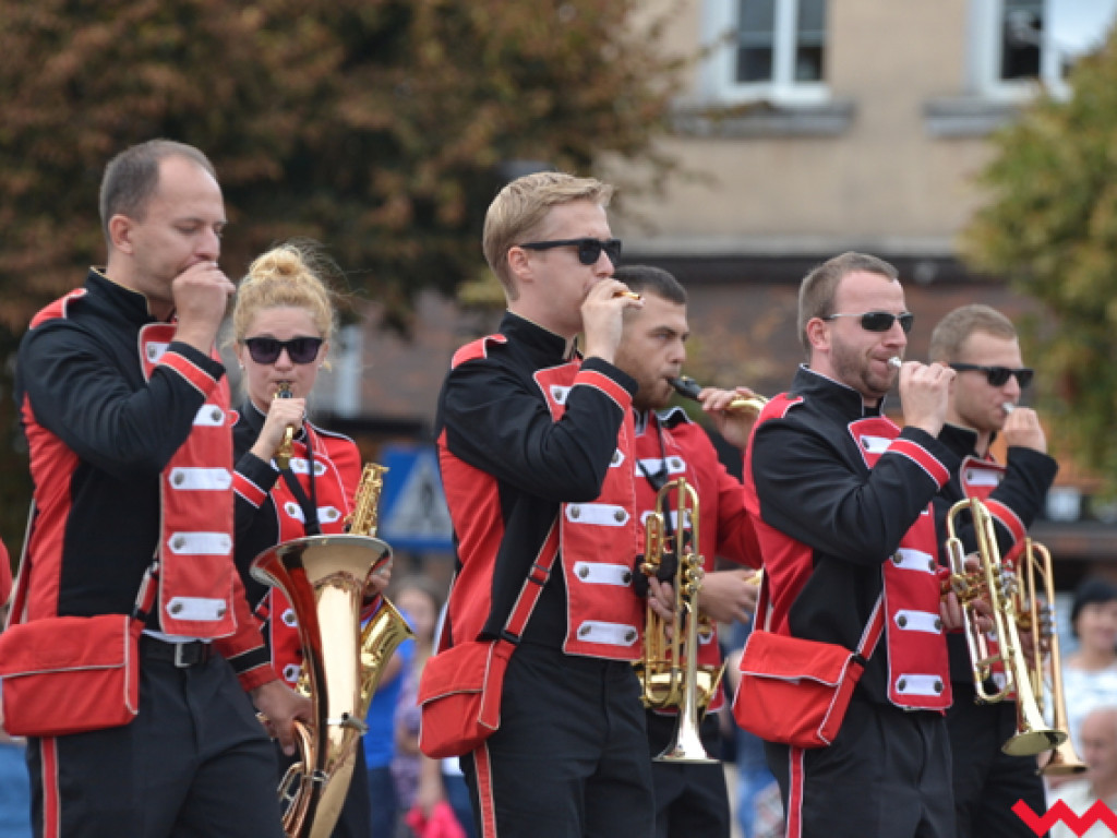 Batuty i buławy zaczarowały miasto. Trwa XIII Wrzesiński Festiwal Orkiestr Dętych