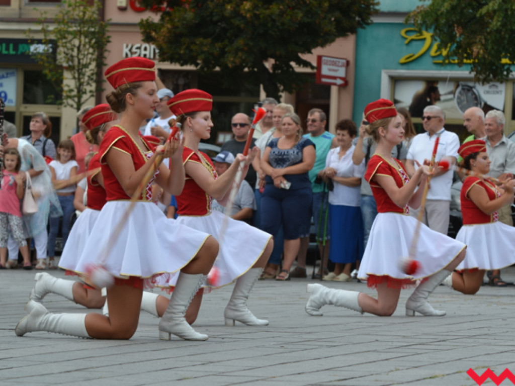 Batuty i buławy zaczarowały miasto. Trwa XIII Wrzesiński Festiwal Orkiestr Dętych