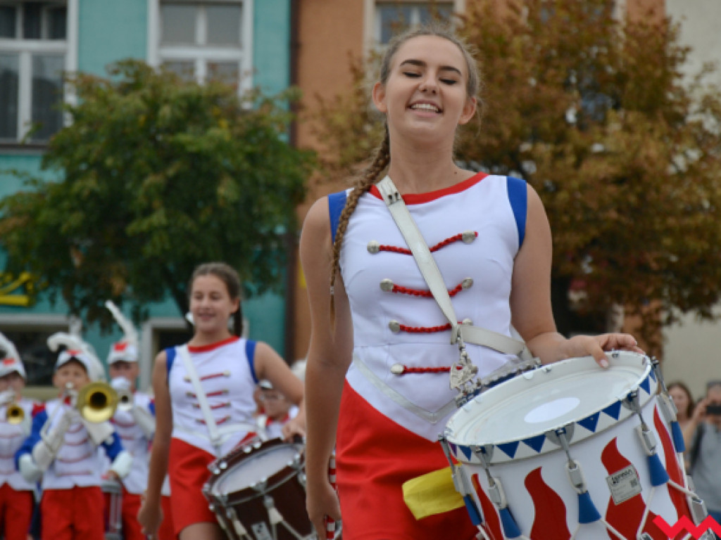 Batuty i buławy zaczarowały miasto. Trwa XIII Wrzesiński Festiwal Orkiestr Dętych