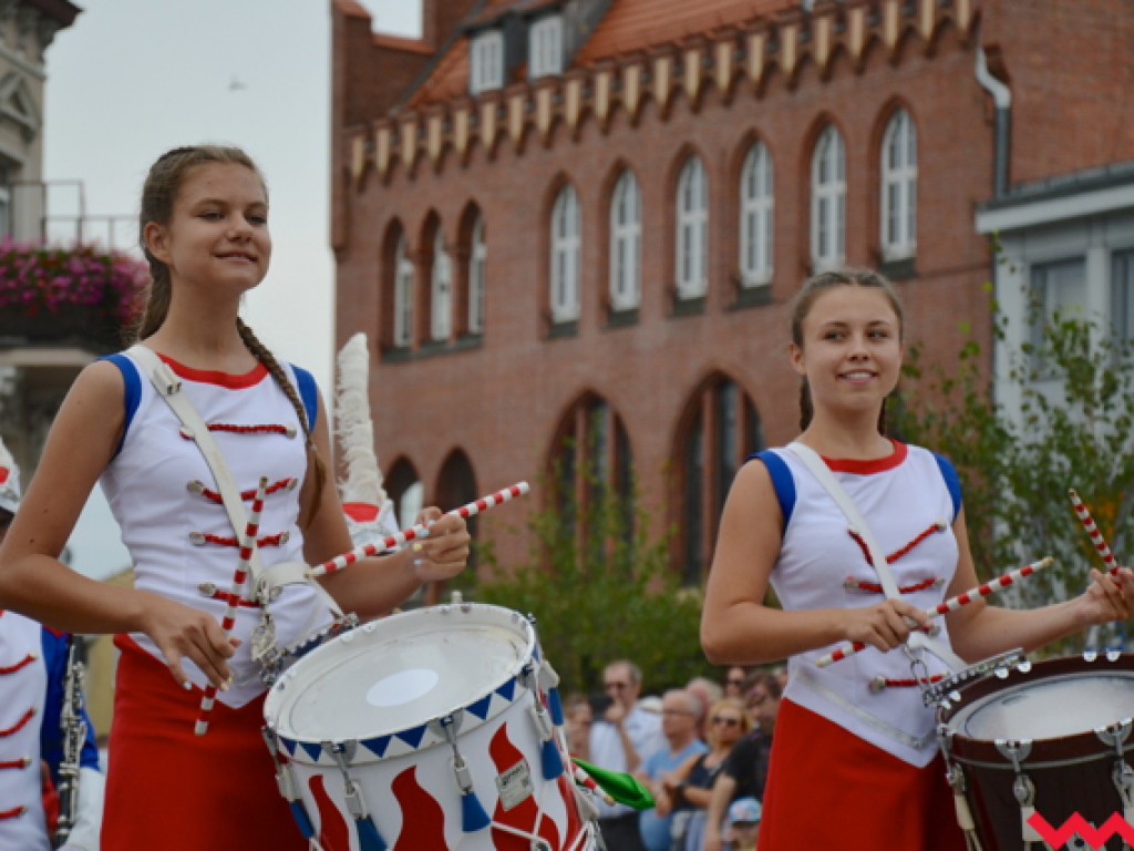 Batuty i buławy zaczarowały miasto. Trwa XIII Wrzesiński Festiwal Orkiestr Dętych