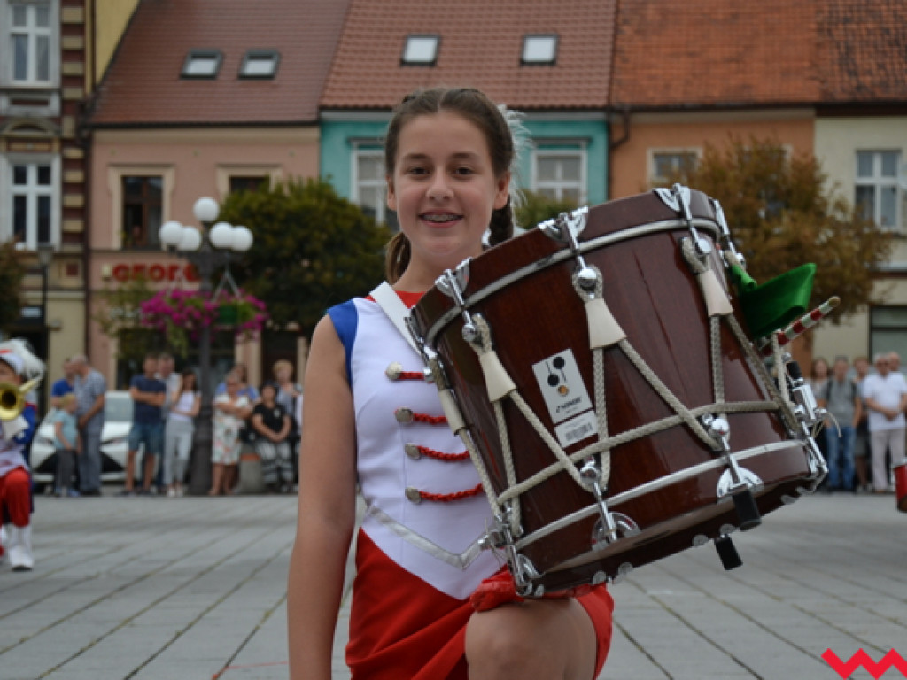 Batuty i buławy zaczarowały miasto. Trwa XIII Wrzesiński Festiwal Orkiestr Dętych