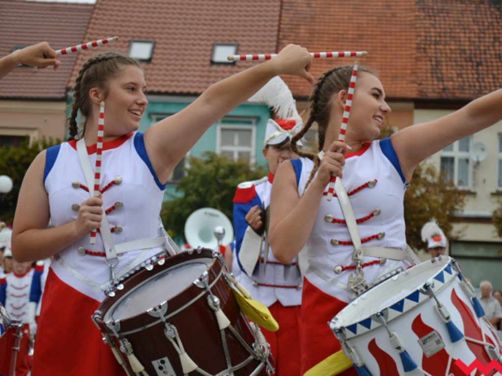 Batuty i buławy zaczarowały miasto. Trwa XIII Wrzesiński Festiwal Orkiestr Dętych