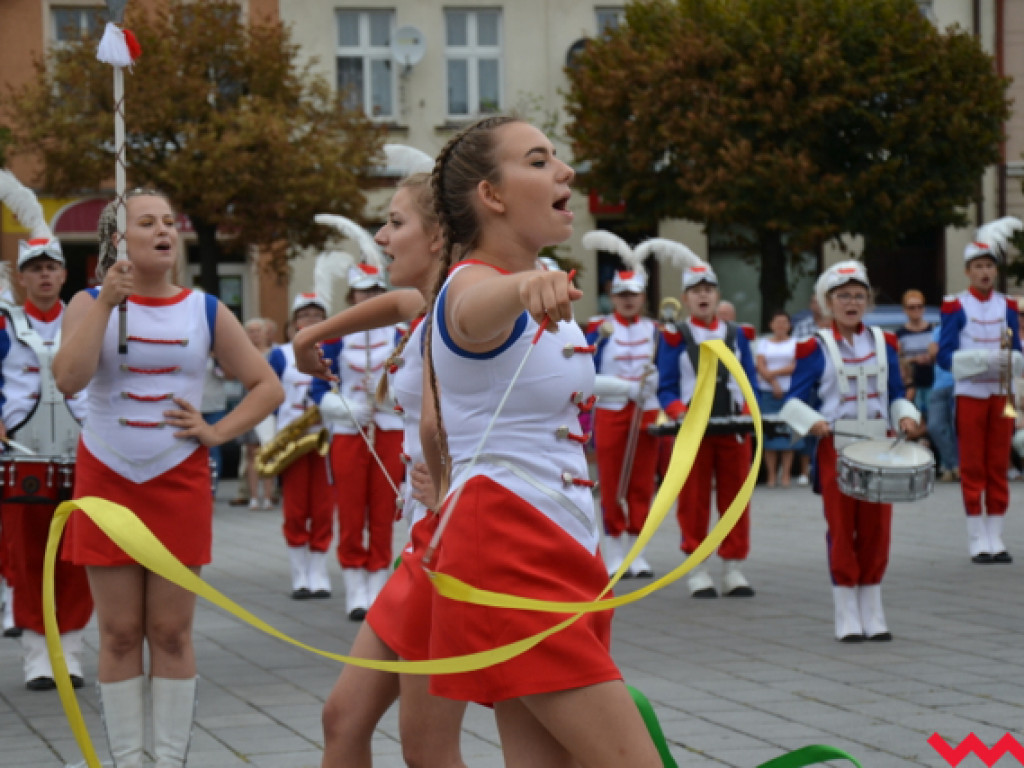Batuty i buławy zaczarowały miasto. Trwa XIII Wrzesiński Festiwal Orkiestr Dętych